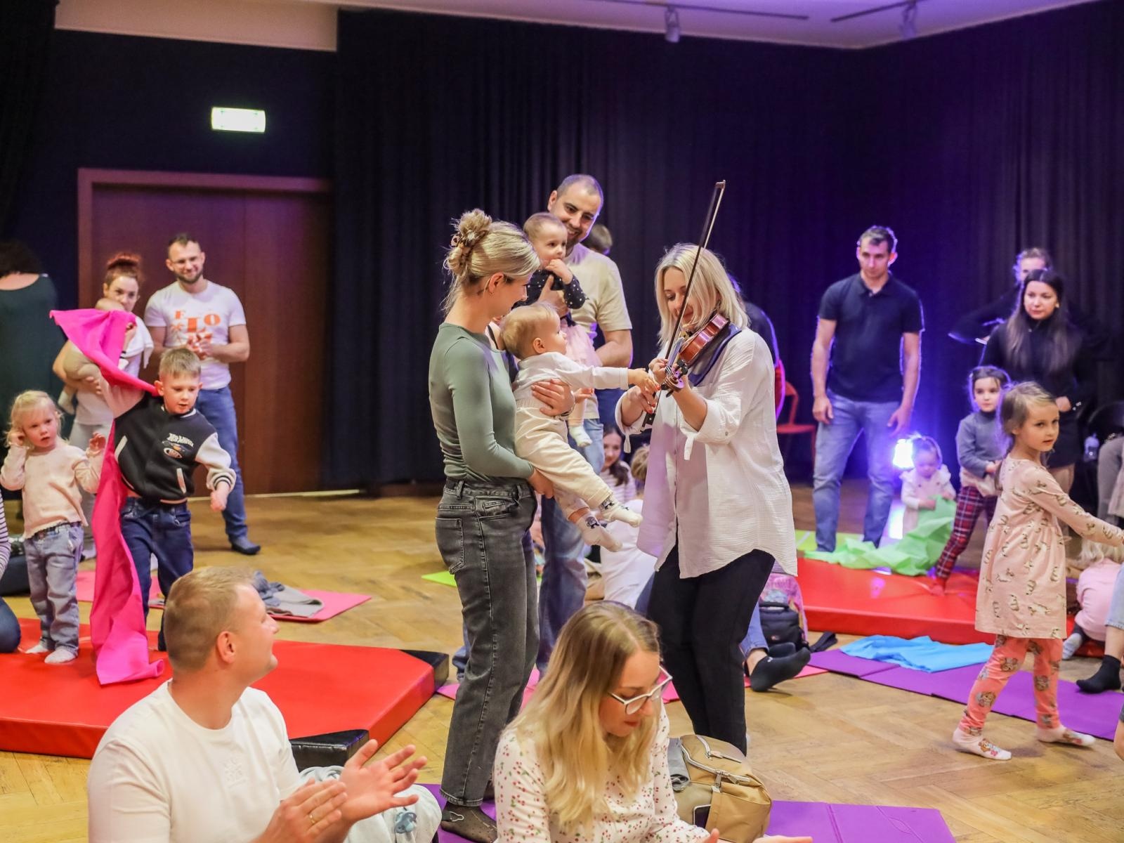 Zdjęcie w galerii na portalu naszraciborz.pl: Maluchy w Krainie Dźwięku zapraszają na nowy cykl koncertów w RCK. Trzy misie już w tę niedzielę! wiadomości z regionu