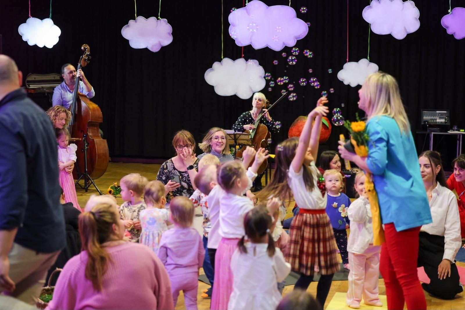 Zdjęcie w galerii na portalu naszraciborz.pl: Maluchy w Krainie Dźwięku zapraszają na nowy cykl koncertów w RCK. Trzy misie już w tę niedzielę! wiadomości z regionu
