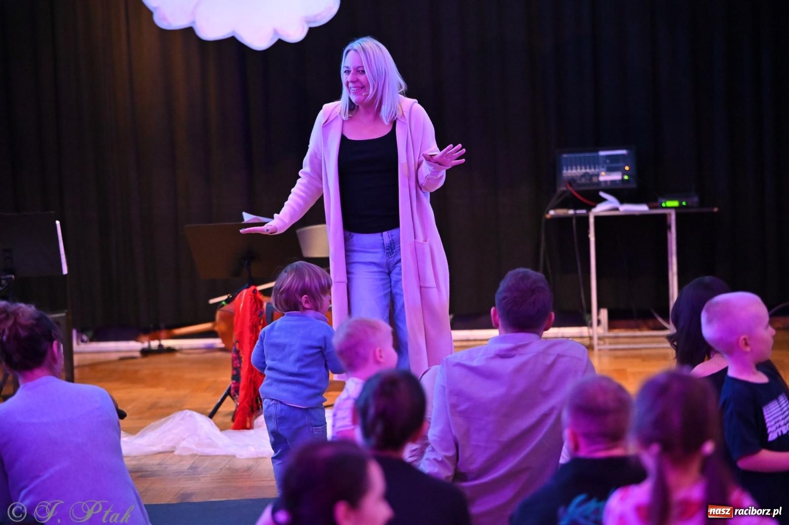 Zdjęcie w galerii na portalu naszraciborz.pl: Maluchy w Krainie Dźwięku wróciły do Raciborskiego Centrum Kultury wiadomości z regionu