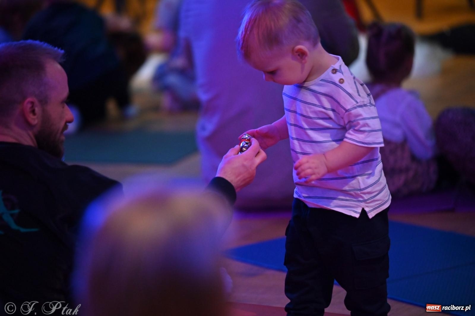 Zdjęcie w galerii na portalu naszraciborz.pl: Maluchy w Krainie Dźwięku wróciły do Raciborskiego Centrum Kultury wiadomości z regionu