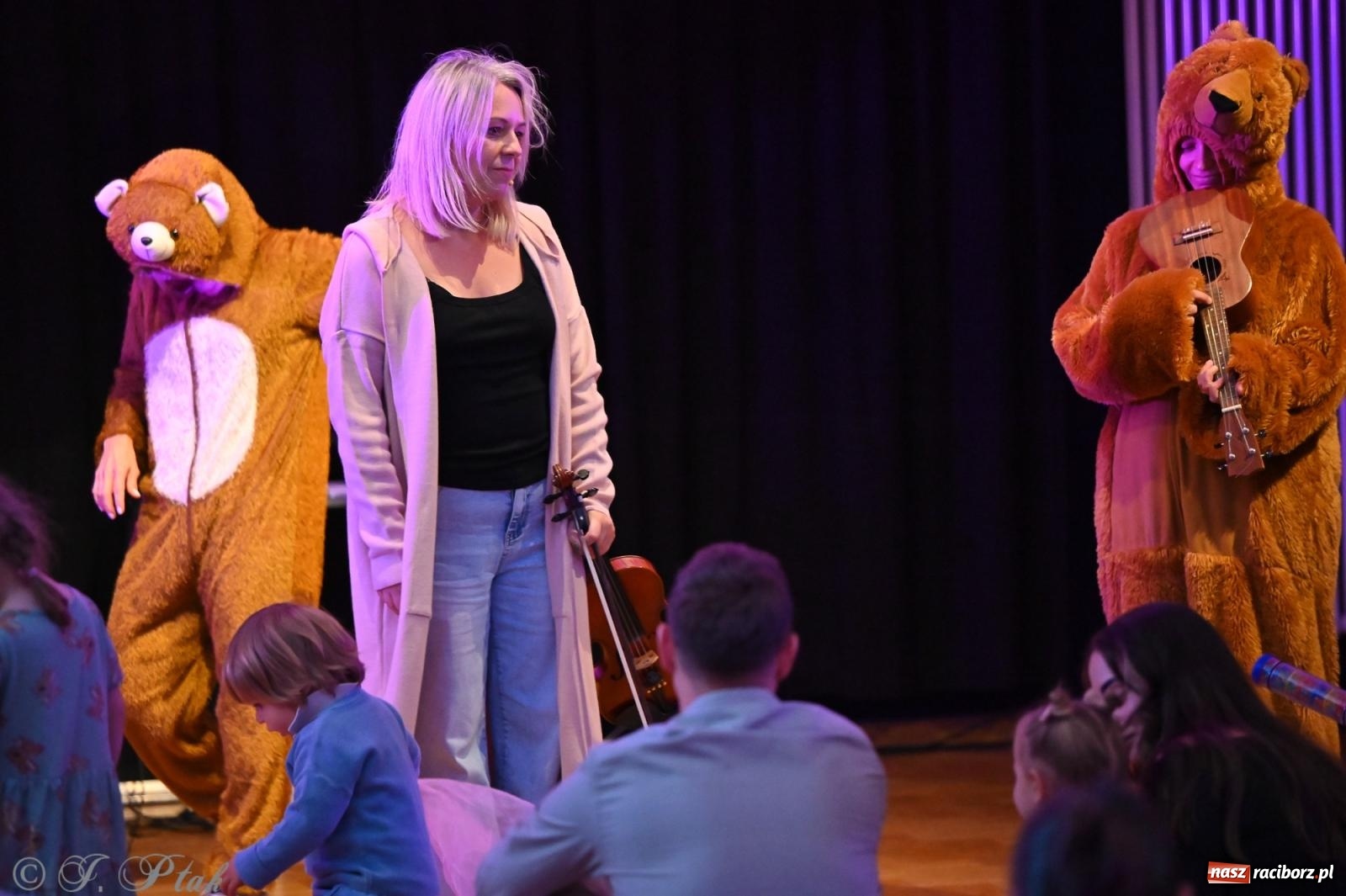 Zdjęcie w galerii na portalu naszraciborz.pl: Maluchy w Krainie Dźwięku wróciły do Raciborskiego Centrum Kultury wiadomości z regionu