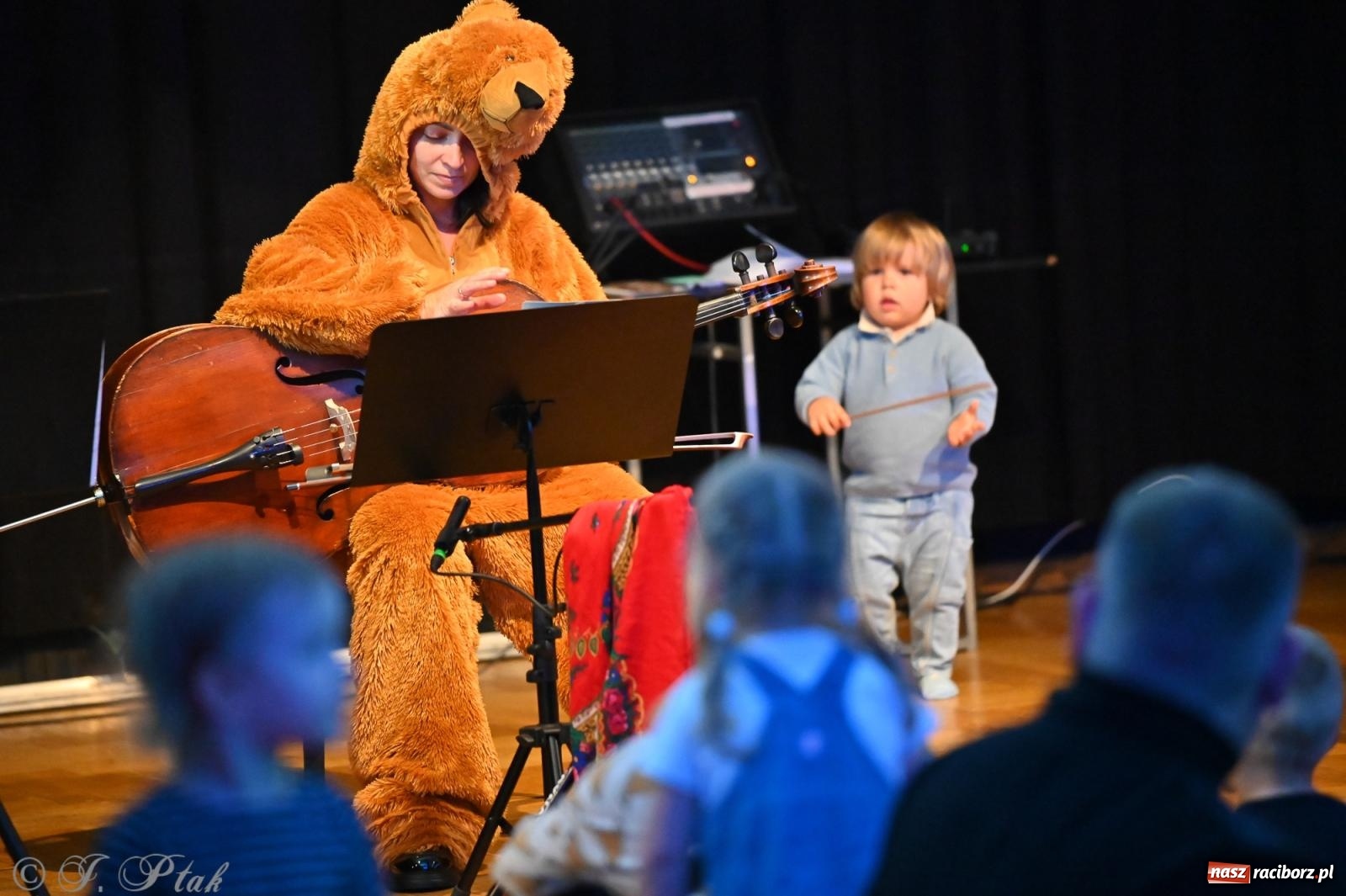 Zdjęcie w galerii na portalu naszraciborz.pl: Maluchy w Krainie Dźwięku wróciły do Raciborskiego Centrum Kultury wiadomości z regionu
