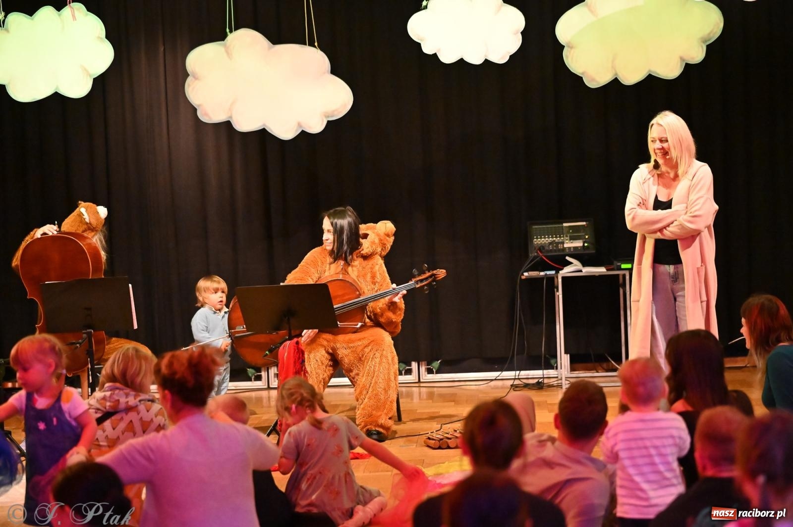Zdjęcie w galerii na portalu naszraciborz.pl: Maluchy w Krainie Dźwięku wróciły do Raciborskiego Centrum Kultury wiadomości z regionu