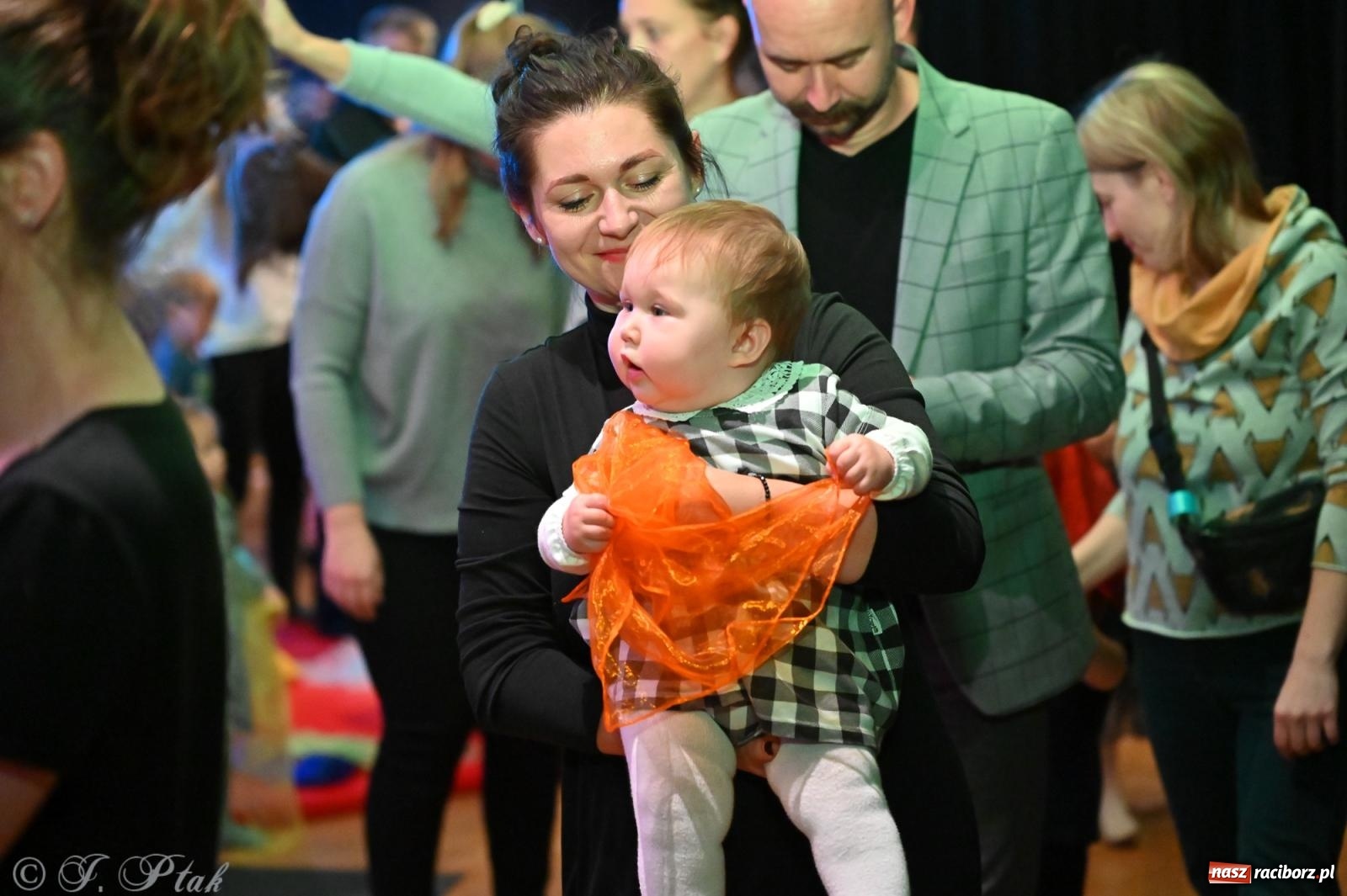 Zdjęcie w galerii na portalu naszraciborz.pl: Maluchy w Krainie Dźwięku wróciły do Raciborskiego Centrum Kultury wiadomości z regionu