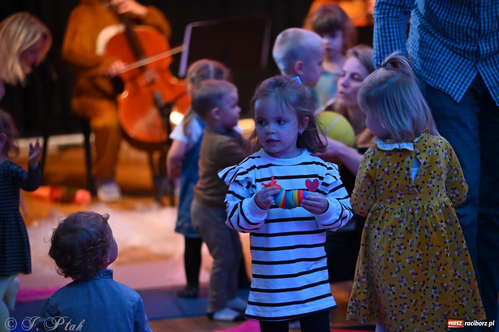 Zdjęcie w galerii na portalu naszraciborz.pl: Maluchy w Krainie Dźwięku wróciły do Raciborskiego Centrum Kultury wiadomości z regionu