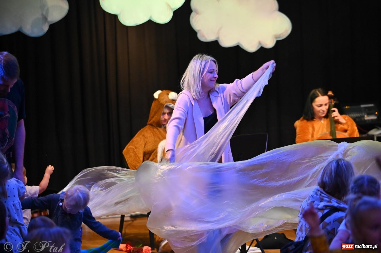 Zdjęcie w galerii na portalu naszraciborz.pl: Maluchy w Krainie Dźwięku wróciły do Raciborskiego Centrum Kultury wiadomości z regionu