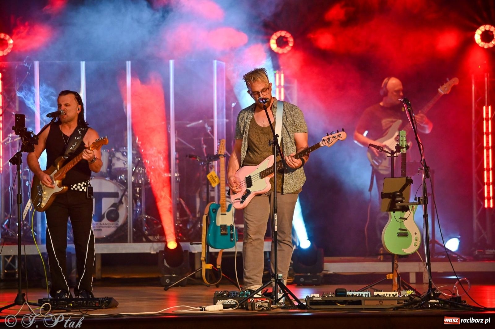 Zdjęcie w galerii na portalu naszraciborz.pl: Tomasz Madzia Guitar Experience porwał publiczność w RCK [FOTO i WIDEO] wiadomości z regionu