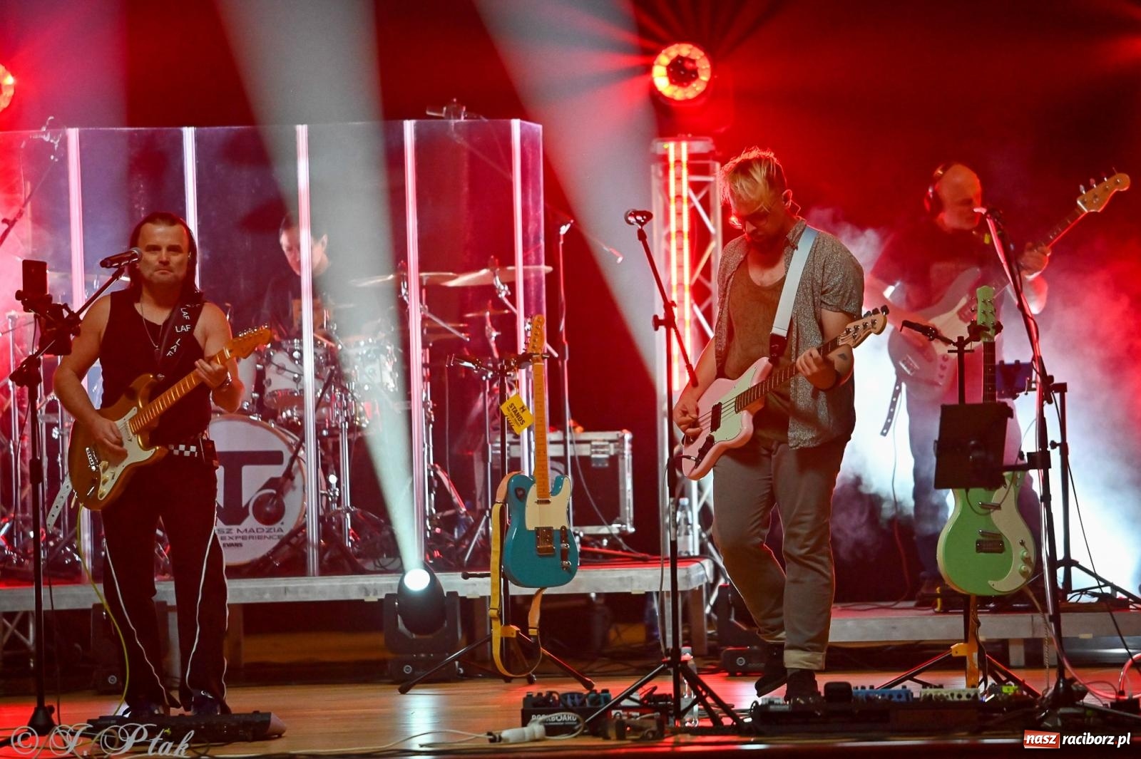Zdjęcie w galerii na portalu naszraciborz.pl: Tomasz Madzia Guitar Experience porwał publiczność w RCK [FOTO i WIDEO] wiadomości z regionu