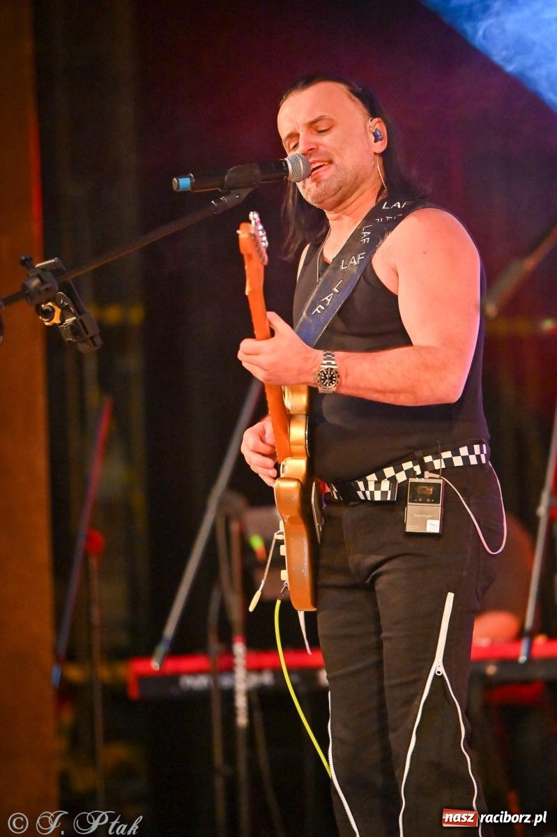 Zdjęcie w galerii na portalu naszraciborz.pl: Tomasz Madzia Guitar Experience porwał publiczność w RCK [FOTO i WIDEO] wiadomości z regionu