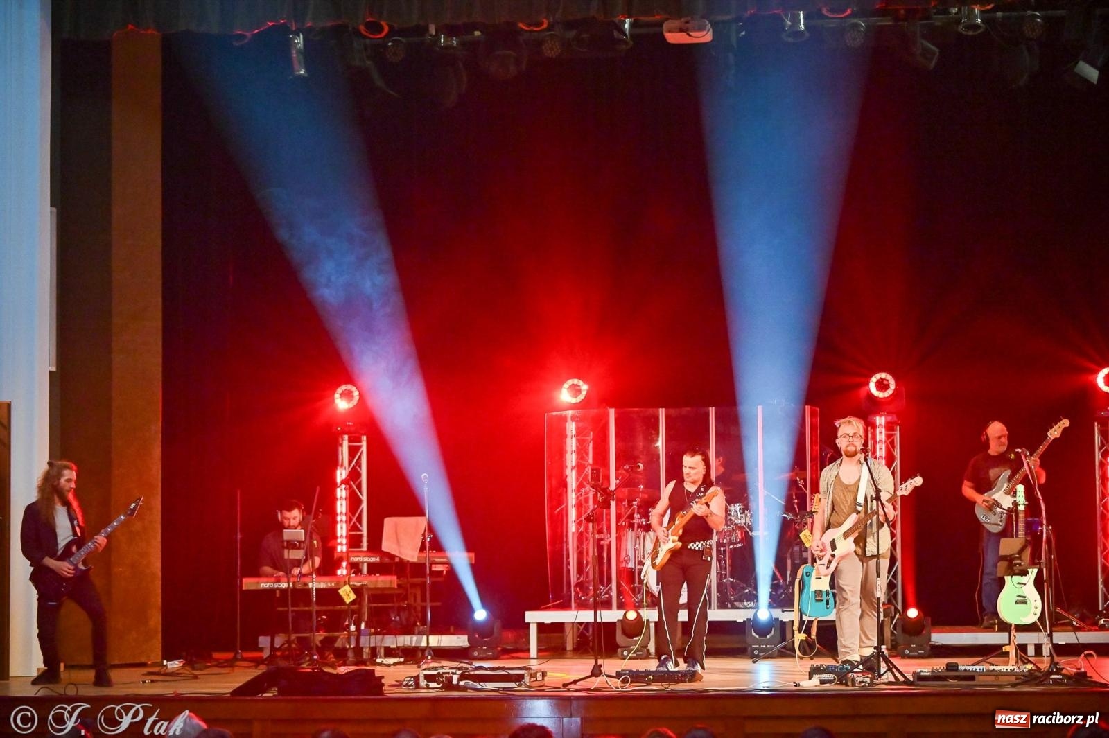 Zdjęcie w galerii na portalu naszraciborz.pl: Tomasz Madzia Guitar Experience porwał publiczność w RCK [FOTO i WIDEO] wiadomości z regionu