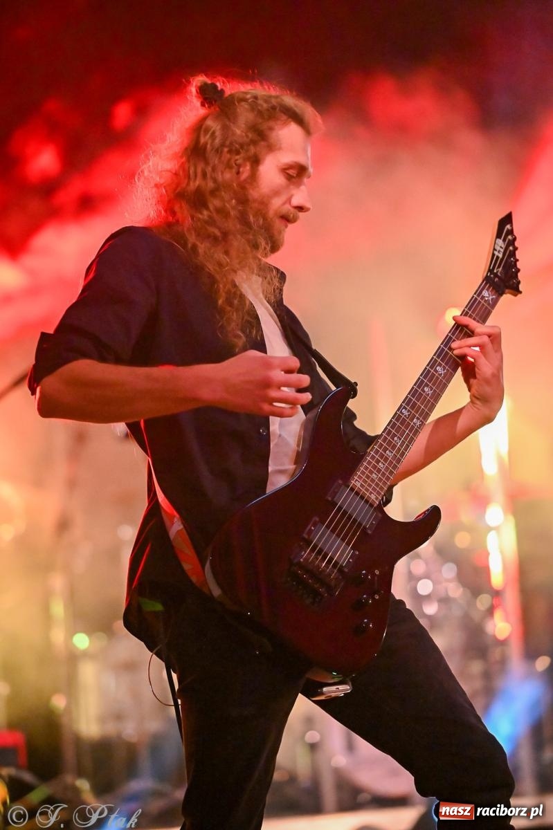 Zdjęcie w galerii na portalu naszraciborz.pl: Tomasz Madzia Guitar Experience porwał publiczność w RCK [FOTO i WIDEO] wiadomości z regionu