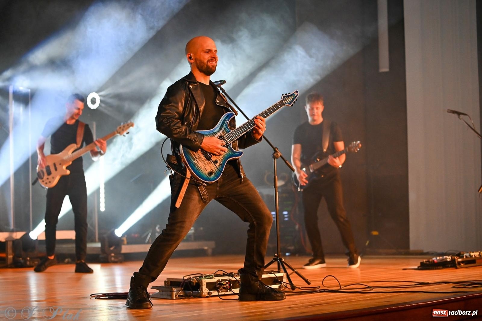 Zdjęcie w galerii na portalu naszraciborz.pl: Tomasz Madzia Guitar Experience porwał publiczność w RCK [FOTO i WIDEO] wiadomości z regionu