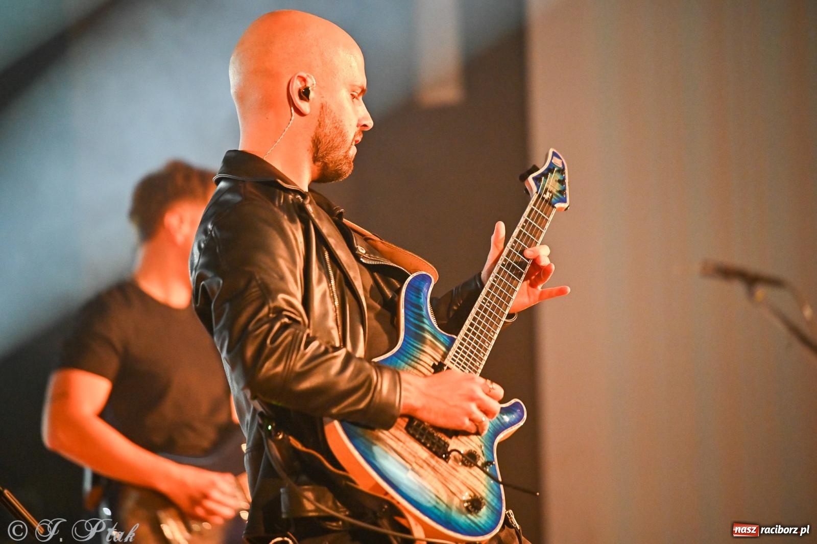 Zdjęcie w galerii na portalu naszraciborz.pl: Tomasz Madzia Guitar Experience porwał publiczność w RCK [FOTO i WIDEO] wiadomości z regionu