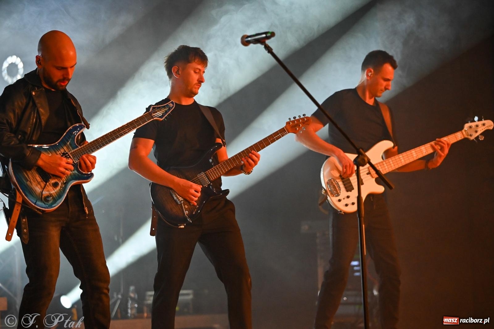 Zdjęcie w galerii na portalu naszraciborz.pl: Tomasz Madzia Guitar Experience porwał publiczność w RCK [FOTO i WIDEO] wiadomości z regionu