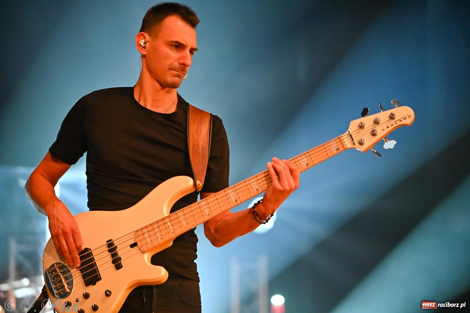 Zdjęcie w galerii na portalu naszraciborz.pl: Tomasz Madzia Guitar Experience porwał publiczność w RCK [FOTO i WIDEO] wiadomości z regionu