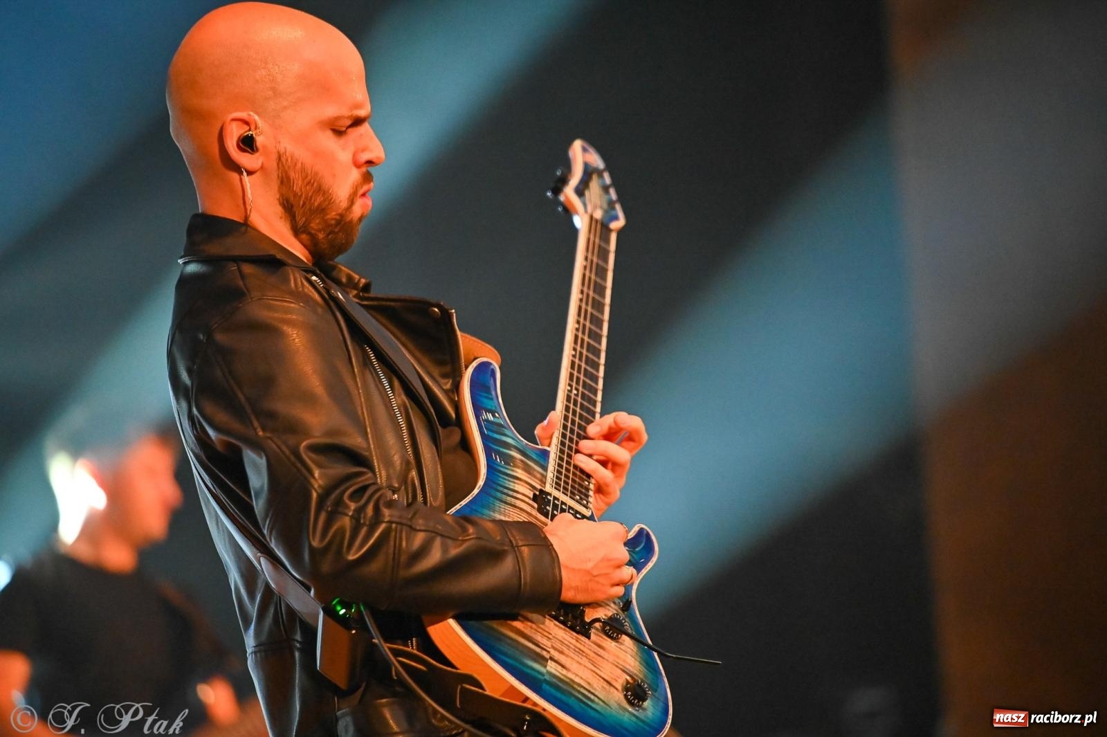 Zdjęcie w galerii na portalu naszraciborz.pl: Tomasz Madzia Guitar Experience porwał publiczność w RCK [FOTO i WIDEO] wiadomości z regionu