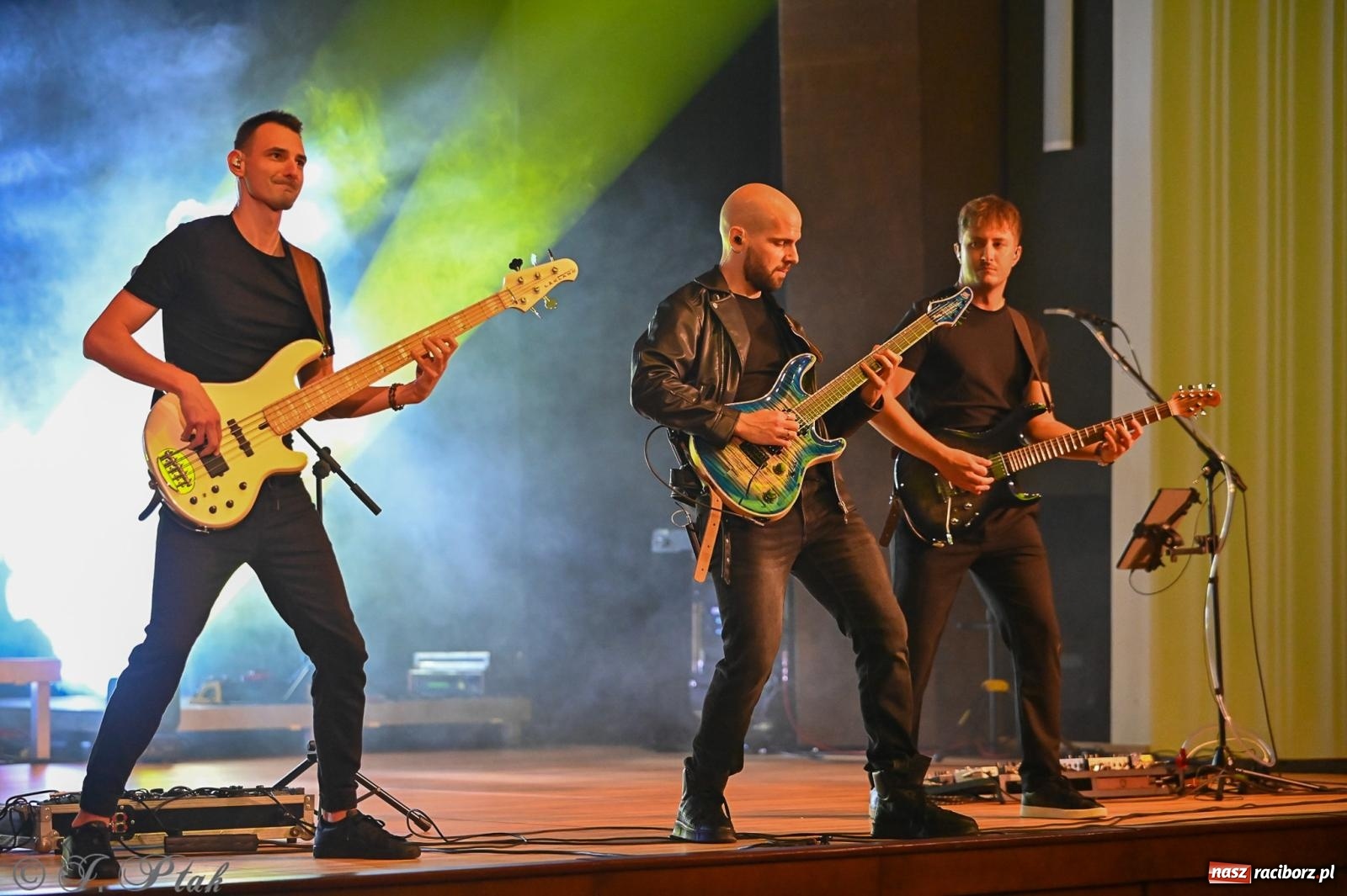 Zdjęcie w galerii na portalu naszraciborz.pl: Tomasz Madzia Guitar Experience porwał publiczność w RCK [FOTO i WIDEO] wiadomości z regionu