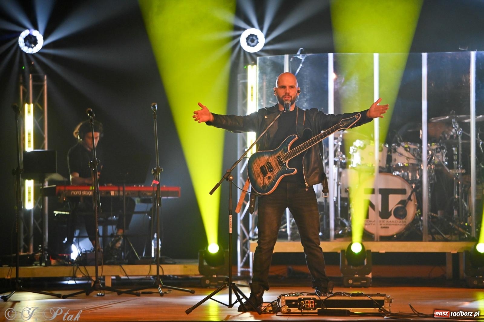 Zdjęcie w galerii na portalu naszraciborz.pl: Tomasz Madzia Guitar Experience porwał publiczność w RCK [FOTO i WIDEO] wiadomości z regionu