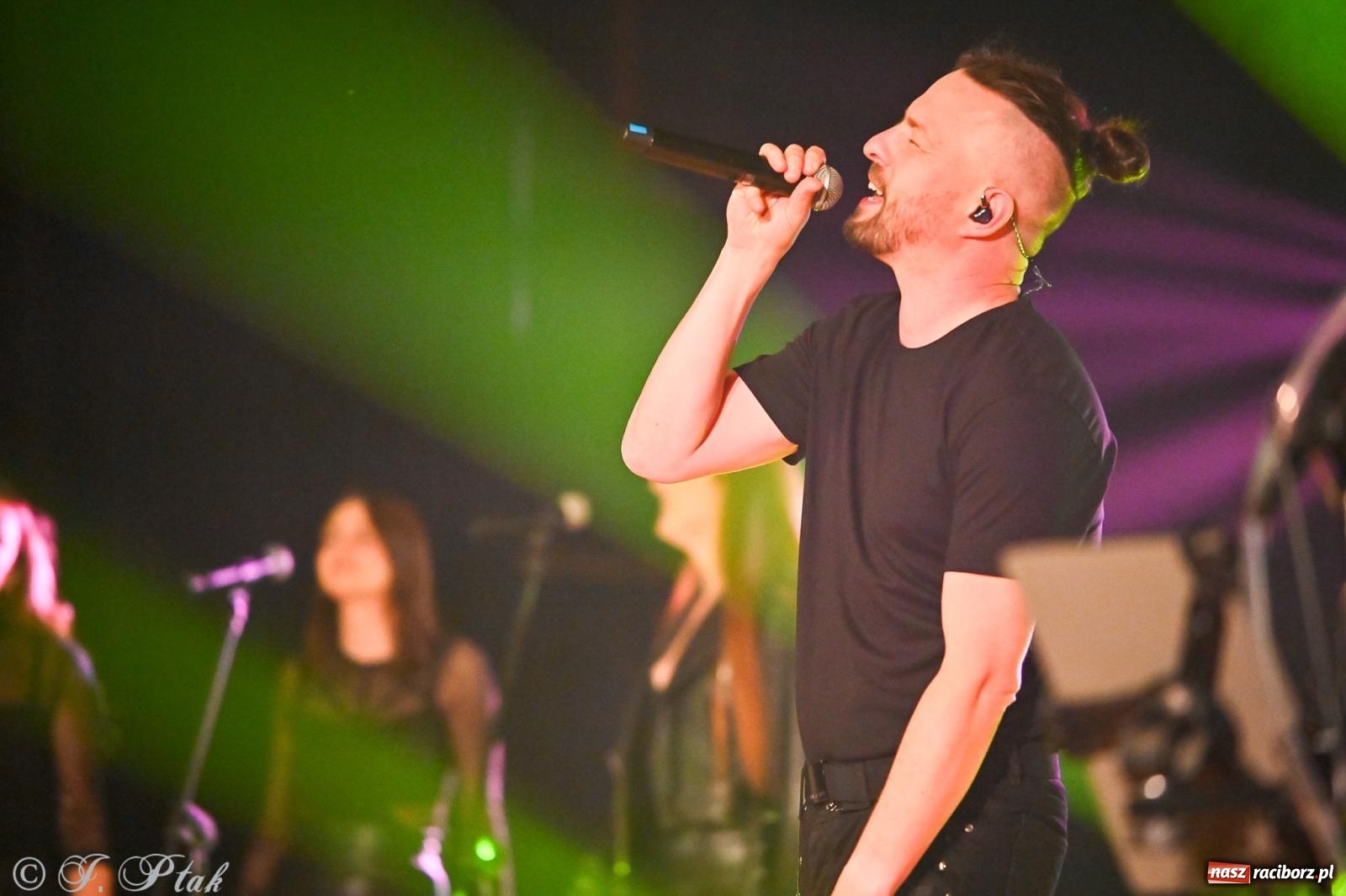 Zdjęcie w galerii na portalu naszraciborz.pl: Tomasz Madzia Guitar Experience porwał publiczność w RCK [FOTO i WIDEO] wiadomości z regionu