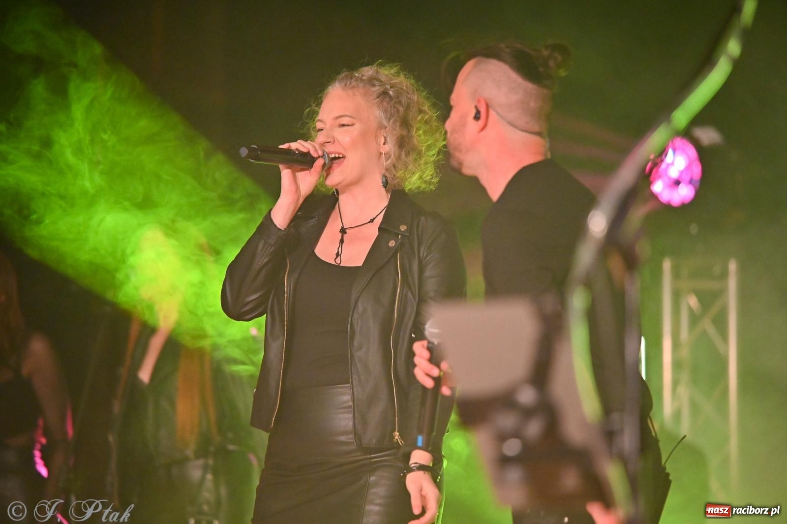 Zdjęcie w galerii na portalu naszraciborz.pl: Tomasz Madzia Guitar Experience porwał publiczność w RCK [FOTO i WIDEO] wiadomości z regionu