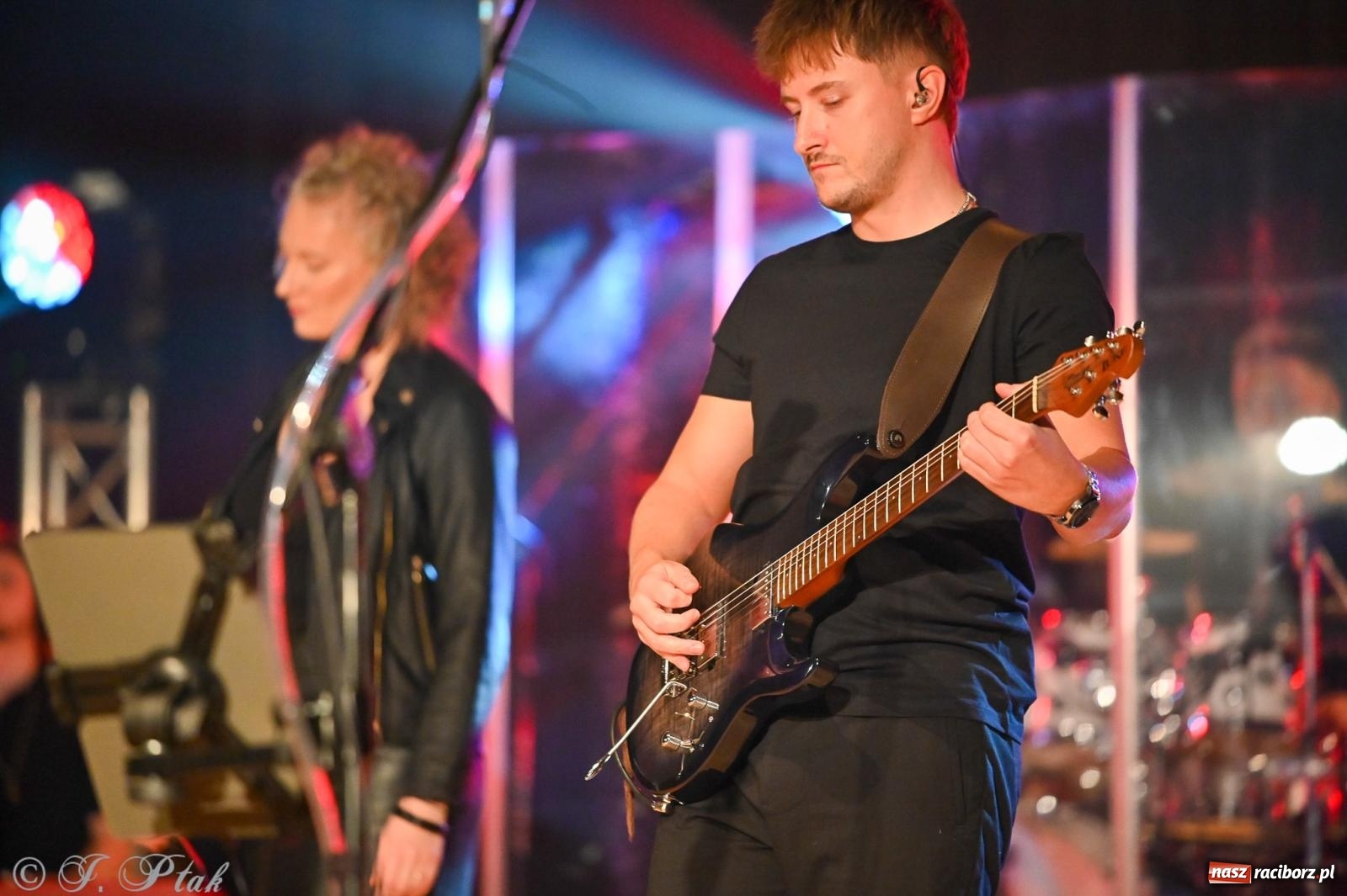 Zdjęcie w galerii na portalu naszraciborz.pl: Tomasz Madzia Guitar Experience porwał publiczność w RCK [FOTO i WIDEO] wiadomości z regionu