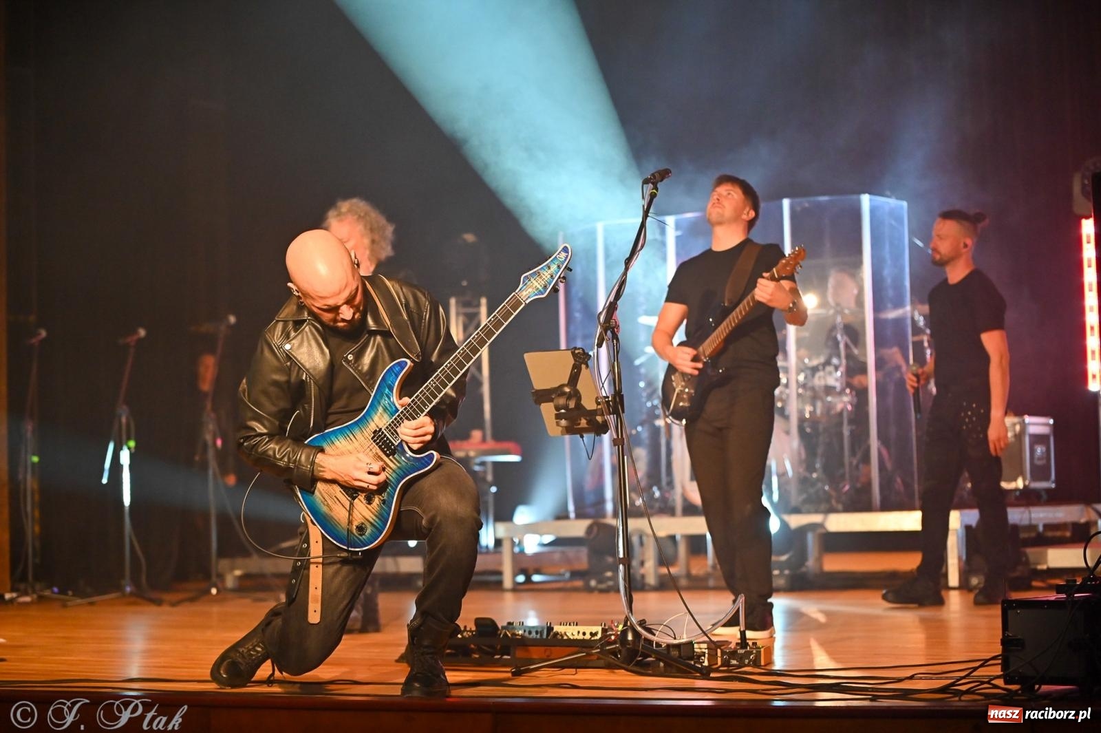 Zdjęcie w galerii na portalu naszraciborz.pl: Tomasz Madzia Guitar Experience porwał publiczność w RCK [FOTO i WIDEO] wiadomości z regionu