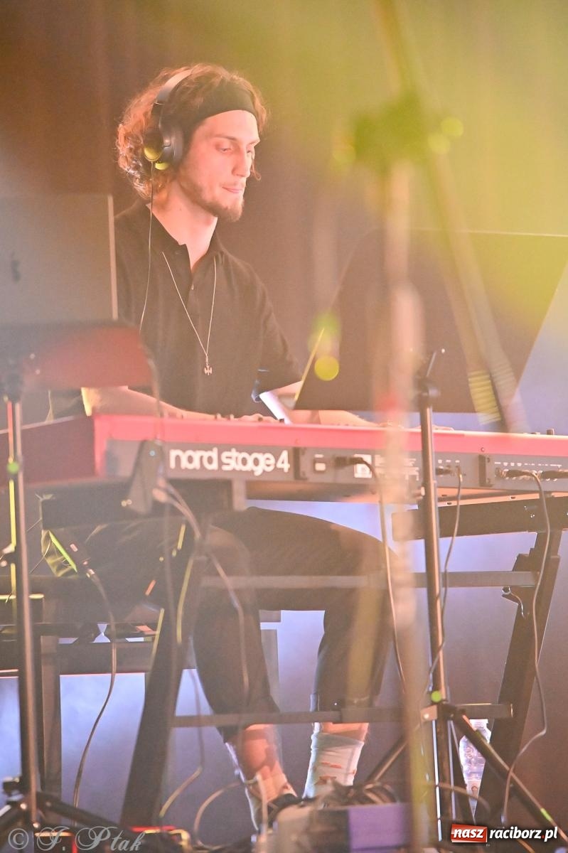 Zdjęcie w galerii na portalu naszraciborz.pl: Tomasz Madzia Guitar Experience porwał publiczność w RCK [FOTO i WIDEO] wiadomości z regionu