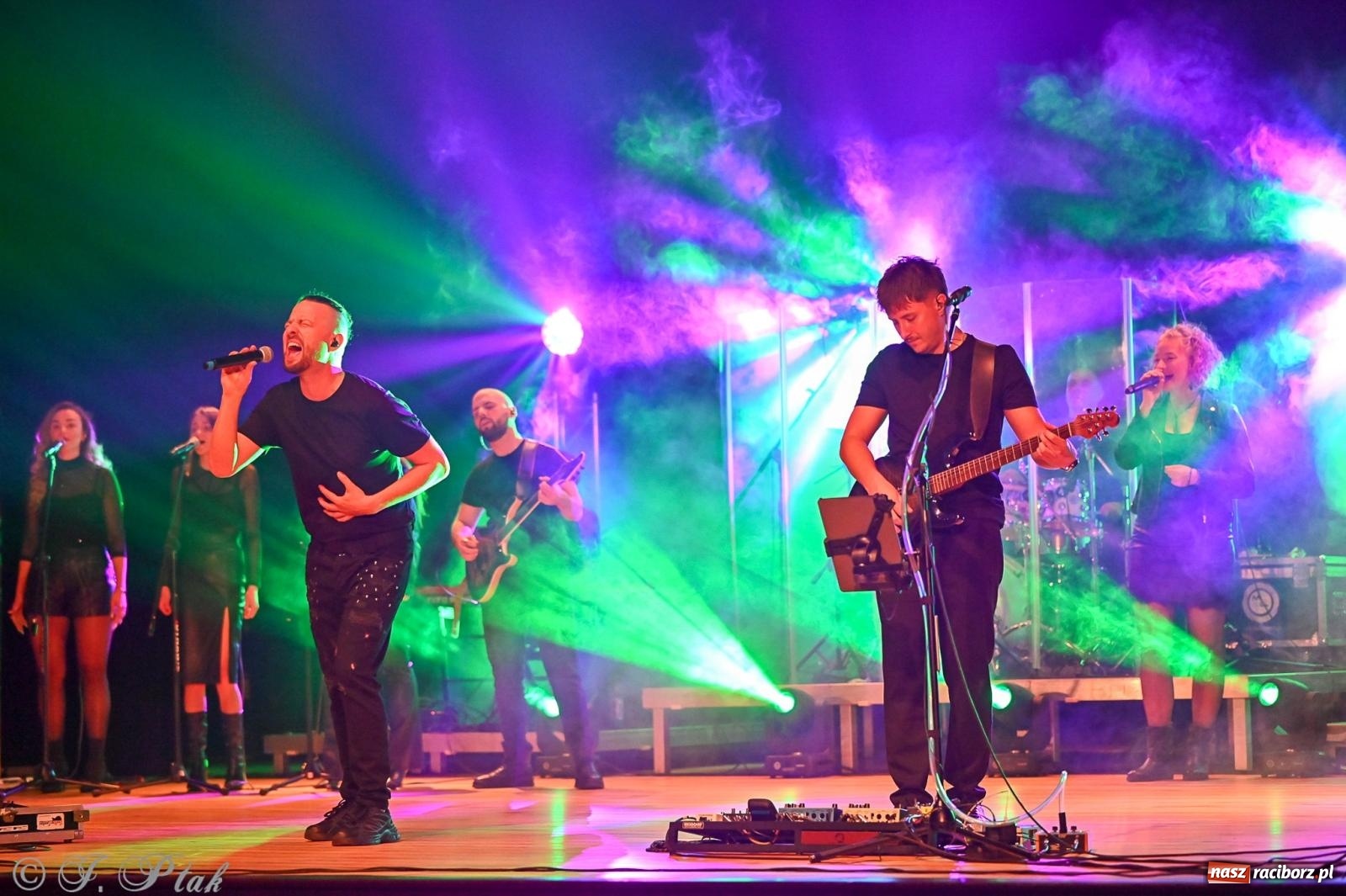 Zdjęcie w galerii na portalu naszraciborz.pl: Tomasz Madzia Guitar Experience porwał publiczność w RCK [FOTO i WIDEO] wiadomości z regionu