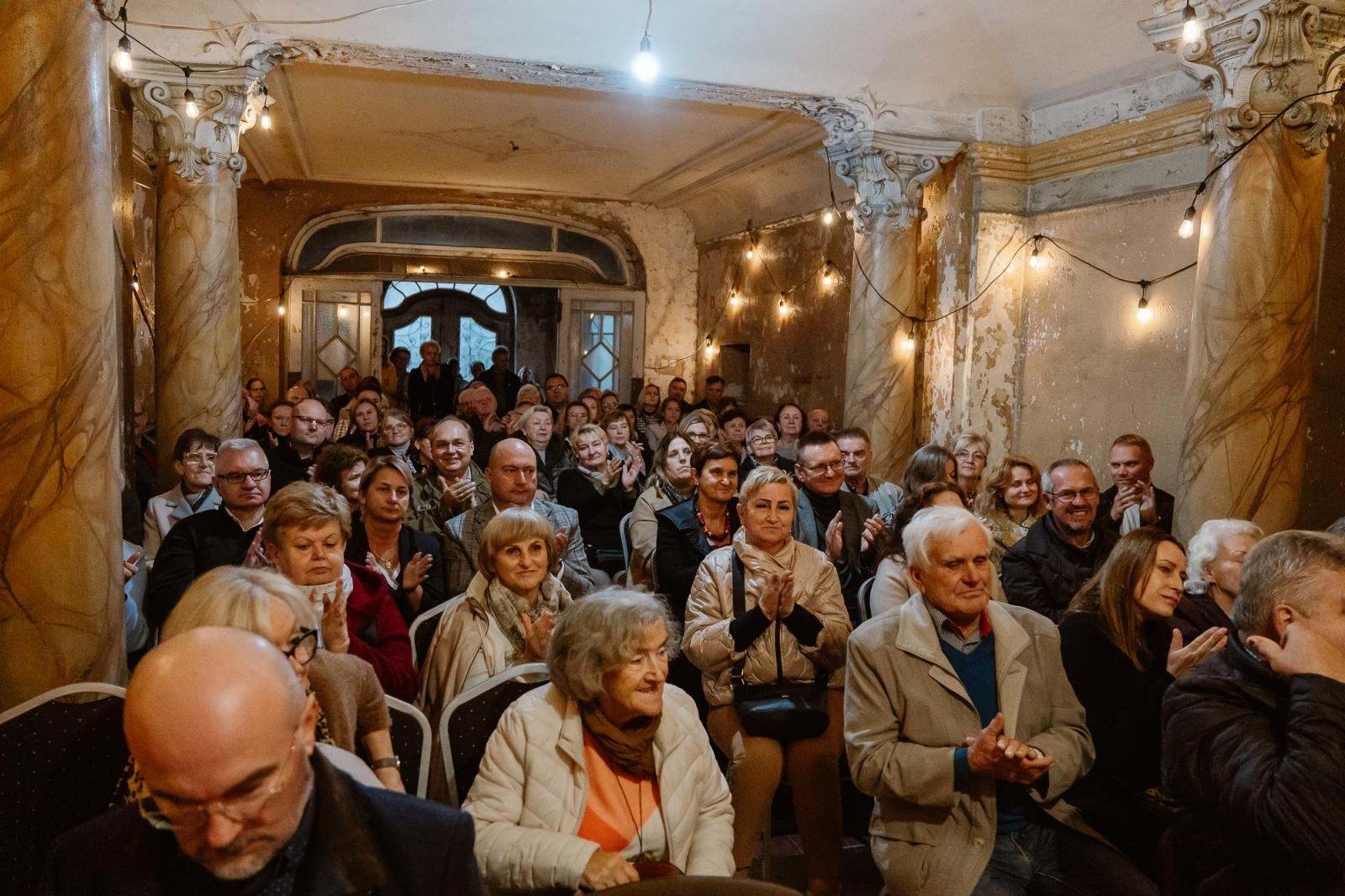 Zdjęcie w galerii na portalu naszraciborz.pl: Poetycka muzyka w historycznych murach pałacu w Krowiarkach wiadomości z regionu