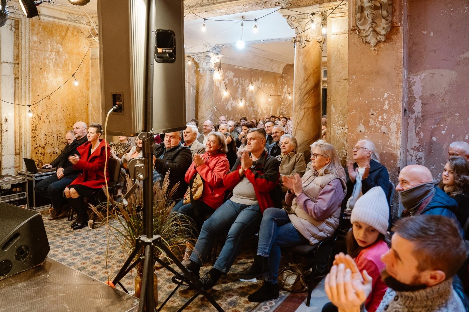 Zdjęcie w galerii na portalu naszraciborz.pl: Poetycka muzyka w historycznych murach pałacu w Krowiarkach wiadomości z regionu