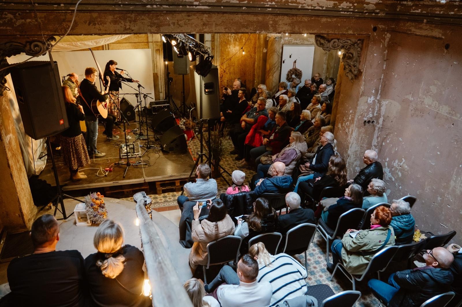 Zdjęcie w galerii na portalu naszraciborz.pl: Poetycka muzyka w historycznych murach pałacu w Krowiarkach wiadomości z regionu