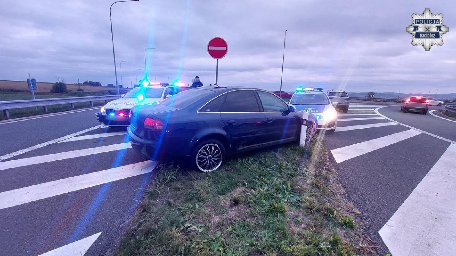 Zdjęcie w galerii na portalu naszraciborz.pl: Sceny jak z filmu akcji. Policyjny pościg w Raciborzu za kierowcą audi z Czech wiadomości z regionu