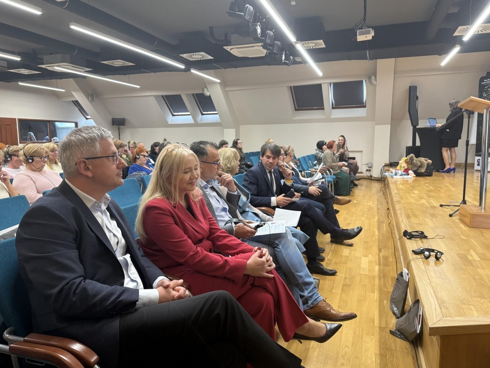 Zdjęcie w galerii na portalu naszraciborz.pl: Międzynarodowa konferencja pt. Ochrona dzieci bez granic – Polska, Czechy i Węgry we wspólnej misji wiadomości z regionu