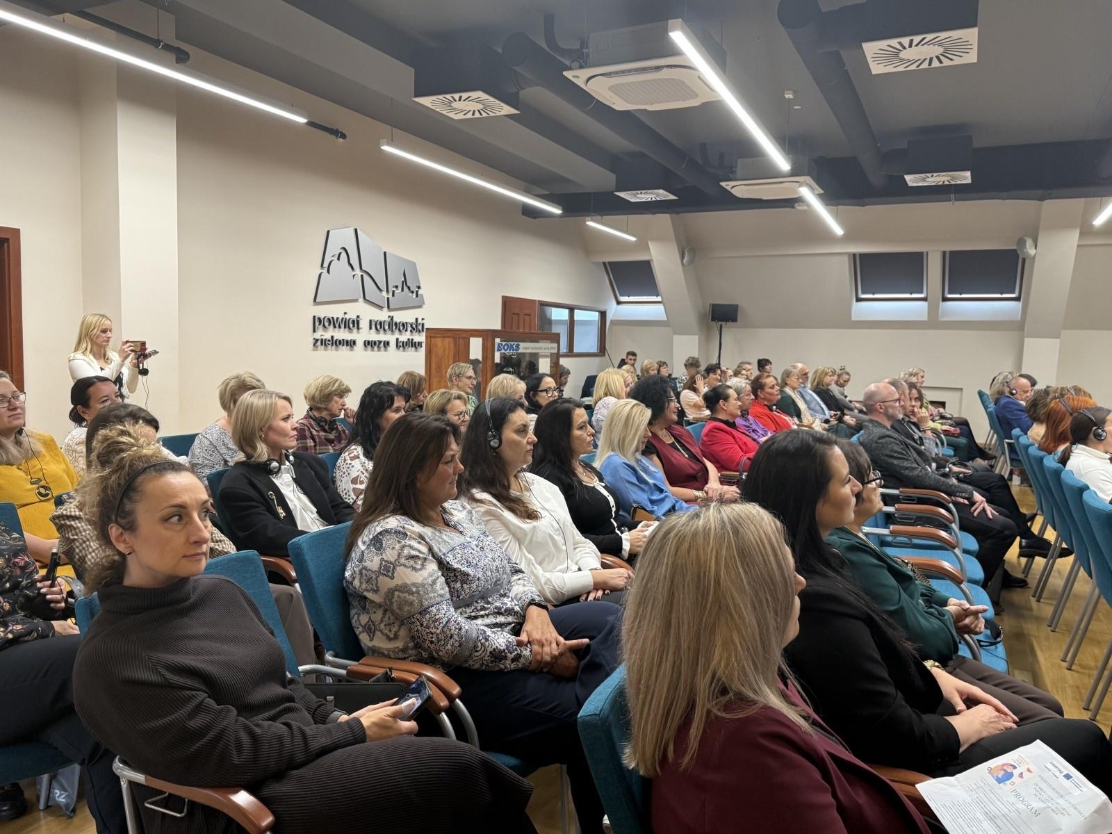 Zdjęcie w galerii na portalu naszraciborz.pl: Międzynarodowa konferencja pt. Ochrona dzieci bez granic – Polska, Czechy i Węgry we wspólnej misji wiadomości z regionu