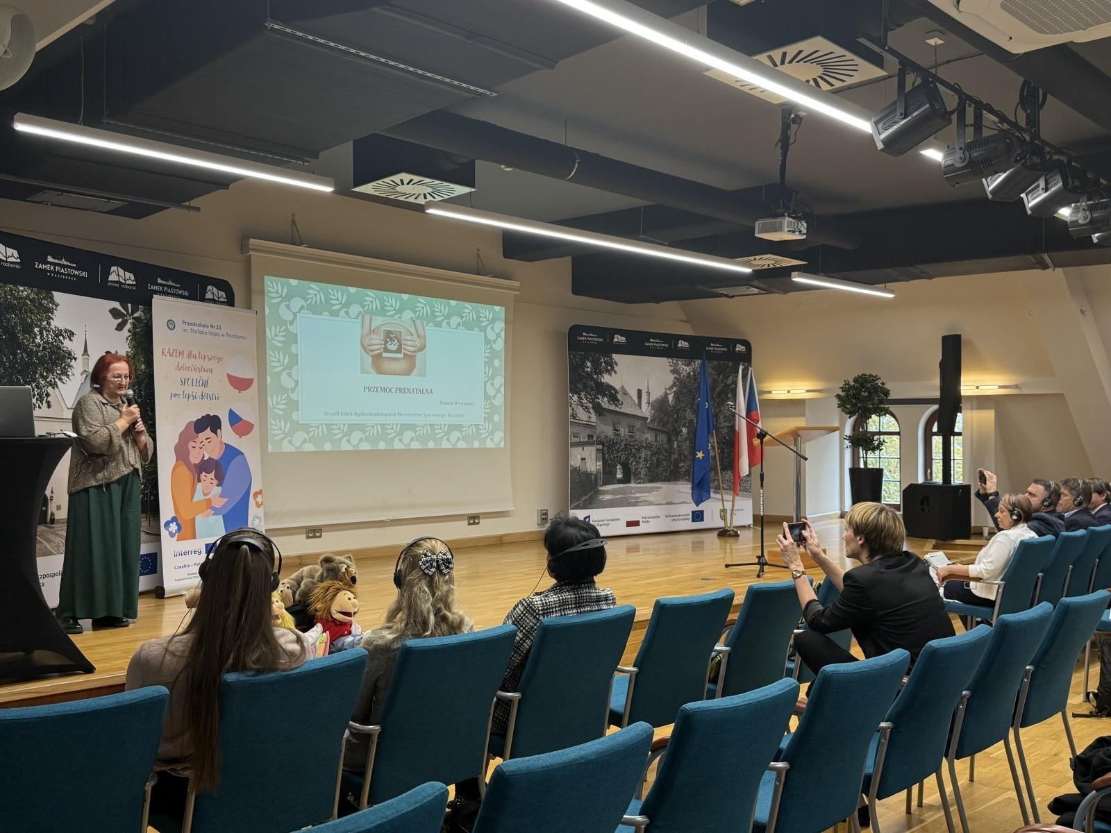 Zdjęcie w galerii na portalu naszraciborz.pl: Międzynarodowa konferencja pt. Ochrona dzieci bez granic – Polska, Czechy i Węgry we wspólnej misji wiadomości z regionu