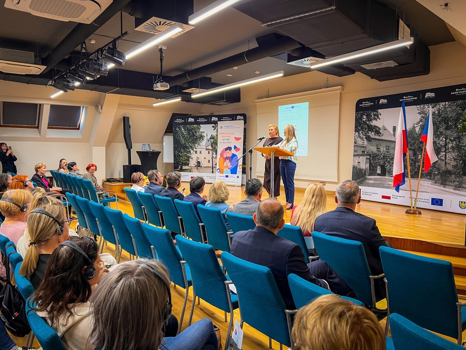 Zdjęcie w galerii na portalu naszraciborz.pl: Międzynarodowa konferencja pt. Ochrona dzieci bez granic – Polska, Czechy i Węgry we wspólnej misji wiadomości z regionu