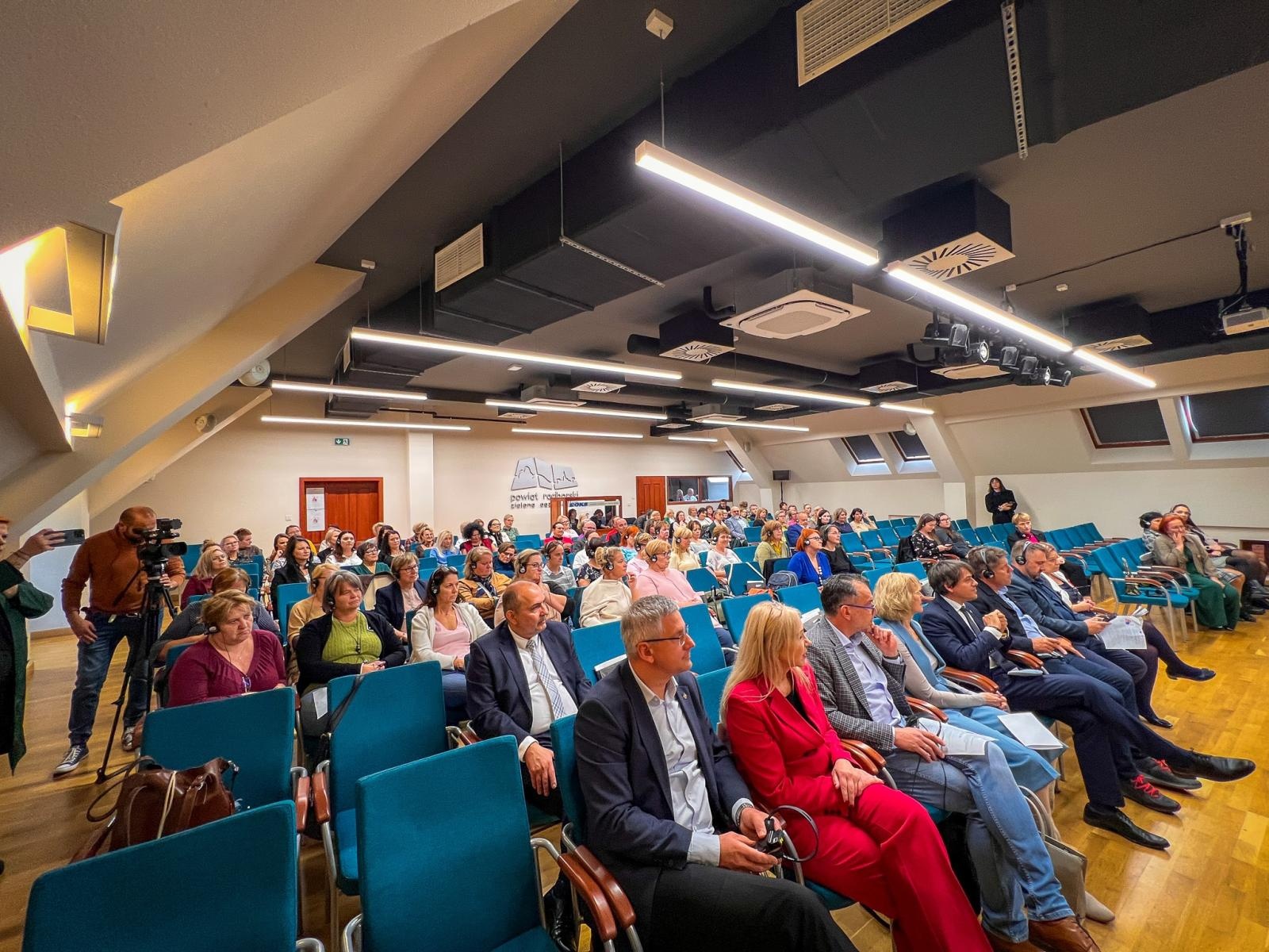 Zdjęcie w galerii na portalu naszraciborz.pl: Międzynarodowa konferencja pt. Ochrona dzieci bez granic – Polska, Czechy i Węgry we wspólnej misji wiadomości z regionu