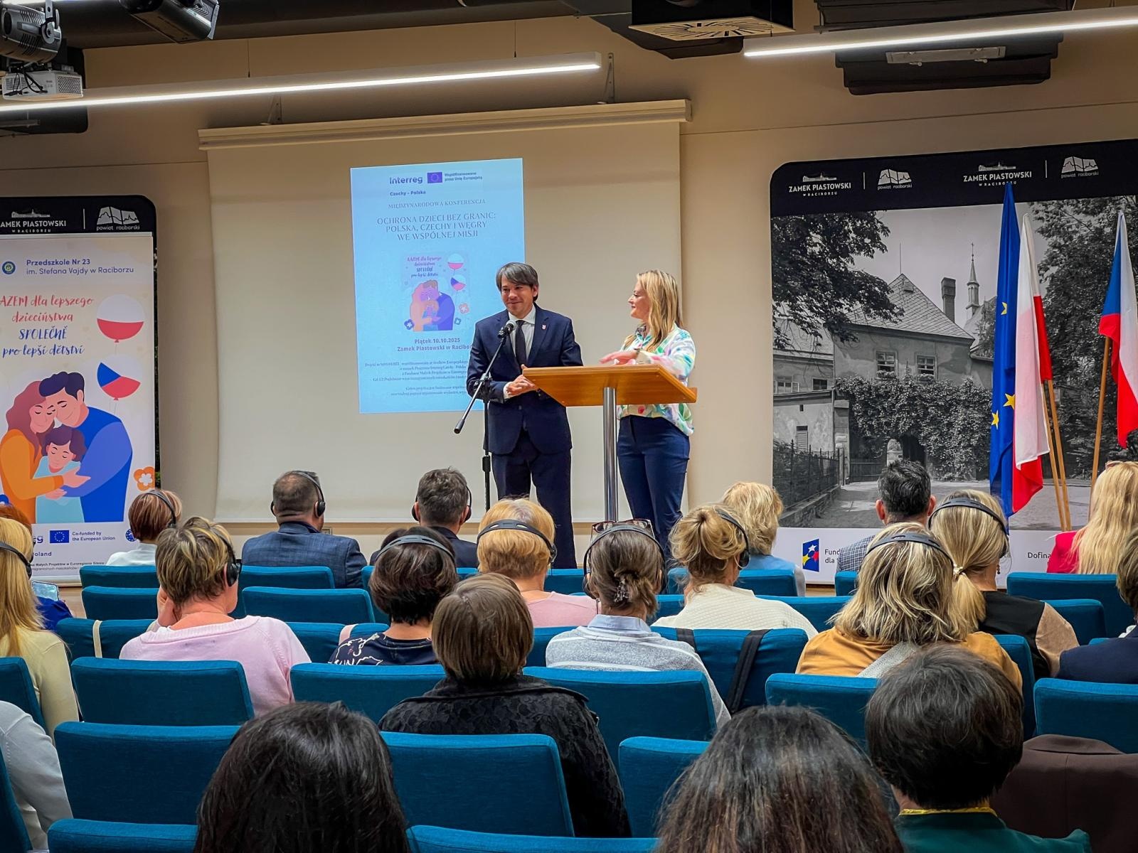 Zdjęcie w galerii na portalu naszraciborz.pl: Międzynarodowa konferencja pt. Ochrona dzieci bez granic – Polska, Czechy i Węgry we wspólnej misji wiadomości z regionu