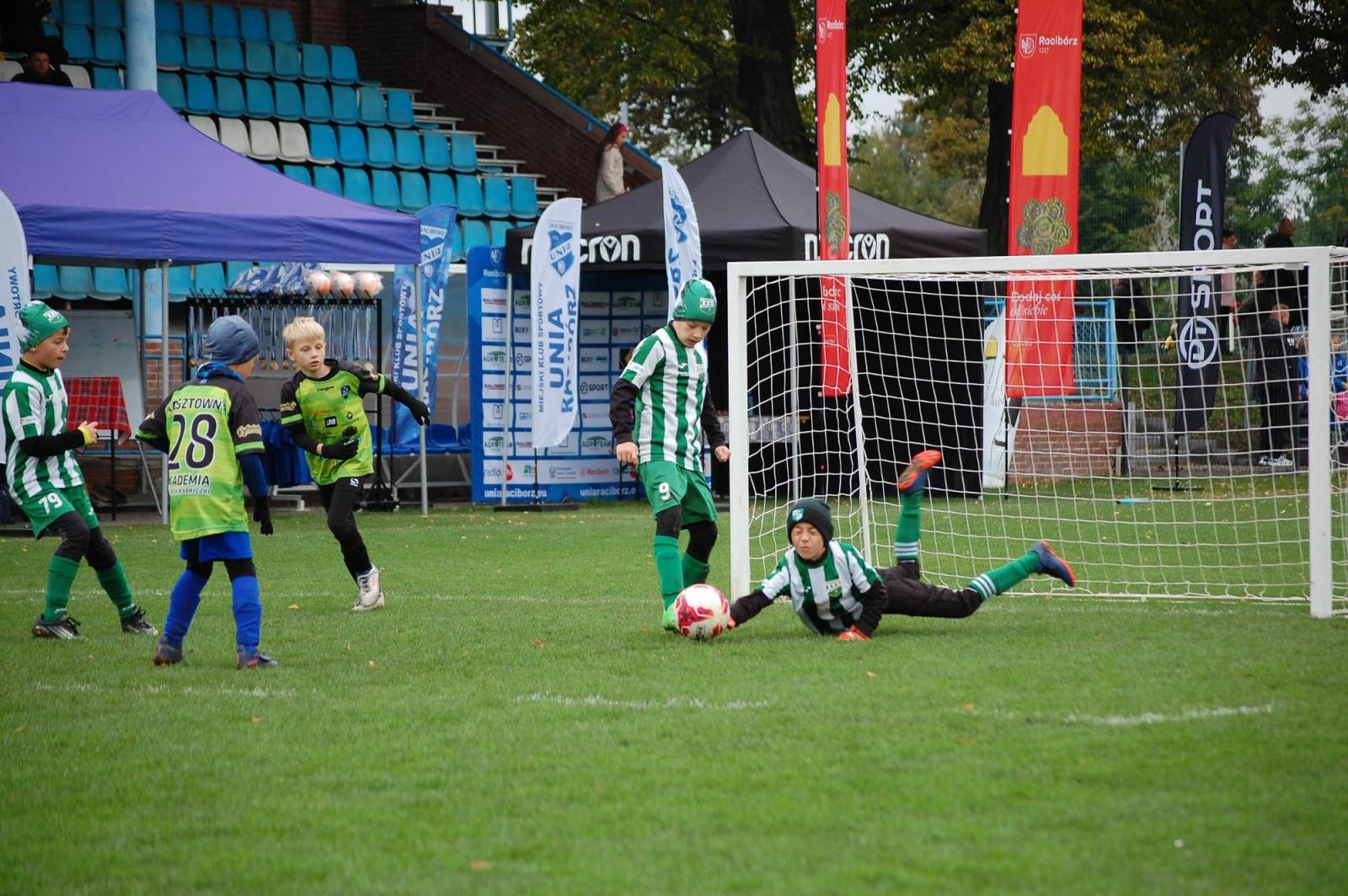 Zdjęcie w galerii na portalu naszraciborz.pl: Macron Cup. Piłkarska rywalizacja przy Srebrnej [FOTO] wiadomości z regionu