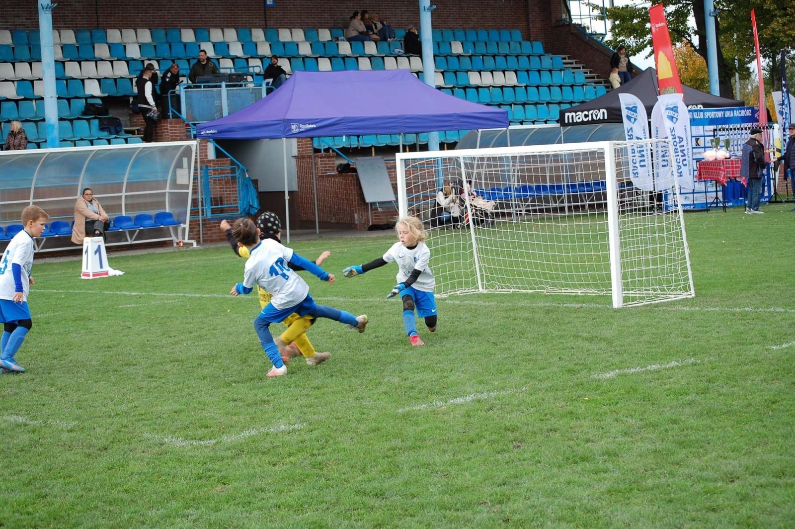 Zdjęcie w galerii na portalu naszraciborz.pl: Macron Cup. Piłkarska rywalizacja przy Srebrnej [FOTO] wiadomości z regionu