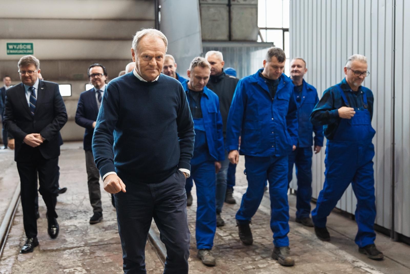 Zdjęcie w galerii na portalu naszraciborz.pl: W halach po Rafako ruszy produkcja pojazdów Jelcza. Premier w Raciborzu o 500 nowych miejscach pracy wiadomości z regionu