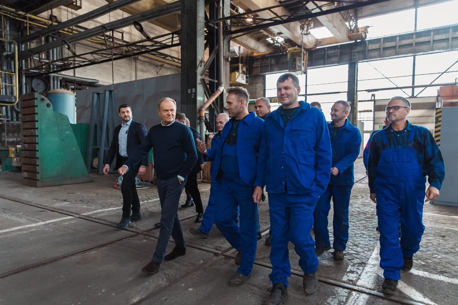 Zdjęcie w galerii na portalu naszraciborz.pl: W halach po Rafako ruszy produkcja pojazdów Jelcza. Premier w Raciborzu o 500 nowych miejscach pracy wiadomości z regionu