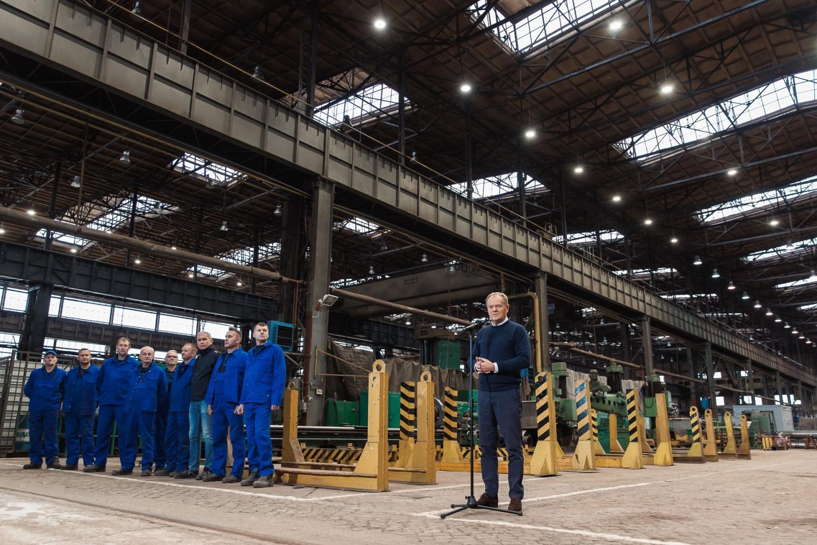 Zdjęcie w galerii na portalu naszraciborz.pl: W halach po Rafako ruszy produkcja pojazdów Jelcza. Premier w Raciborzu o 500 nowych miejscach pracy wiadomości z regionu