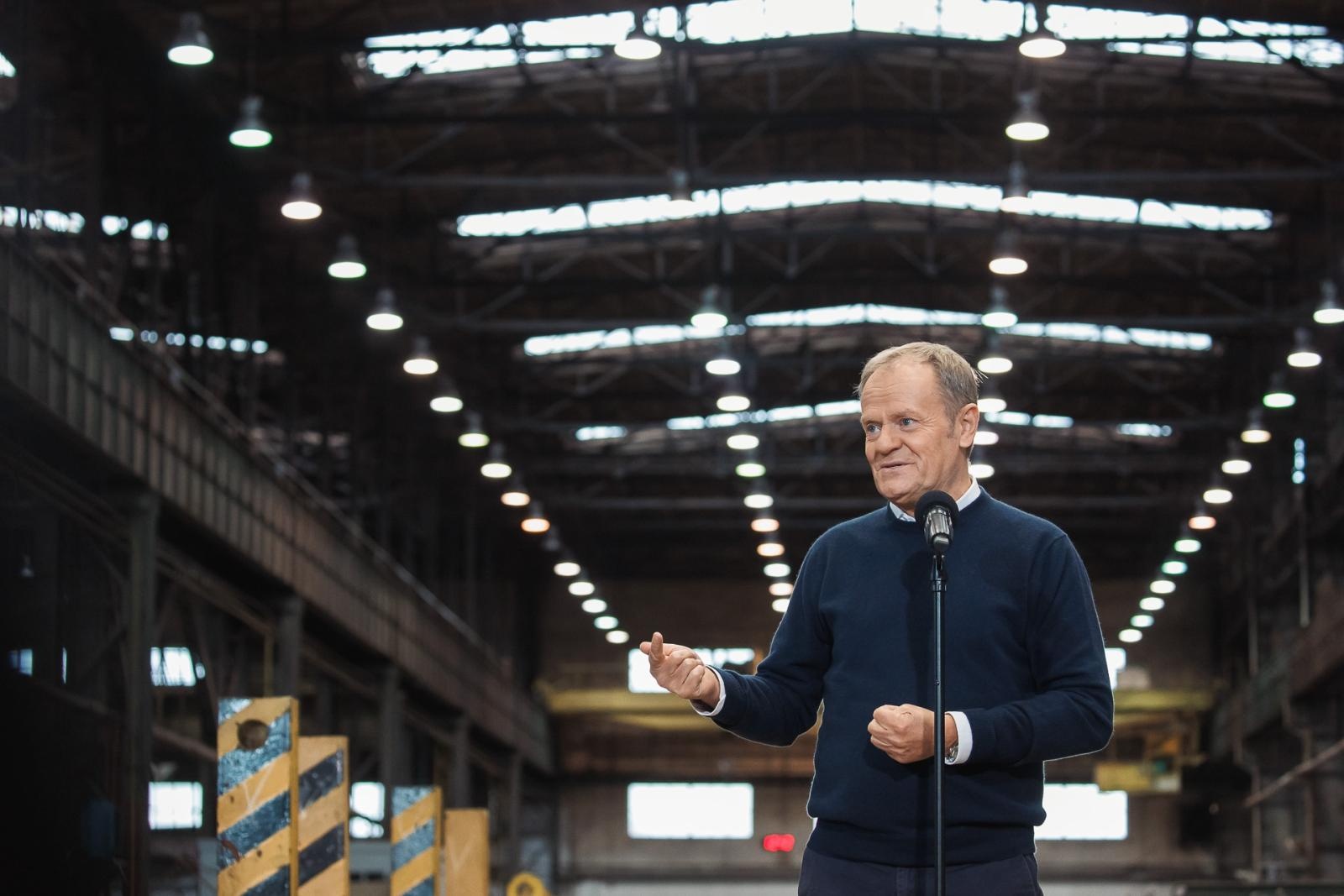Zdjęcie w galerii na portalu naszraciborz.pl: W halach po Rafako ruszy produkcja pojazdów Jelcza. Premier w Raciborzu o 500 nowych miejscach pracy wiadomości z regionu