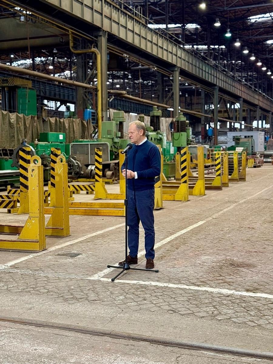 Zdjęcie w galerii na portalu naszraciborz.pl: W halach po Rafako ruszy produkcja pojazdów Jelcza. Premier w Raciborzu o 500 nowych miejscach pracy wiadomości z regionu