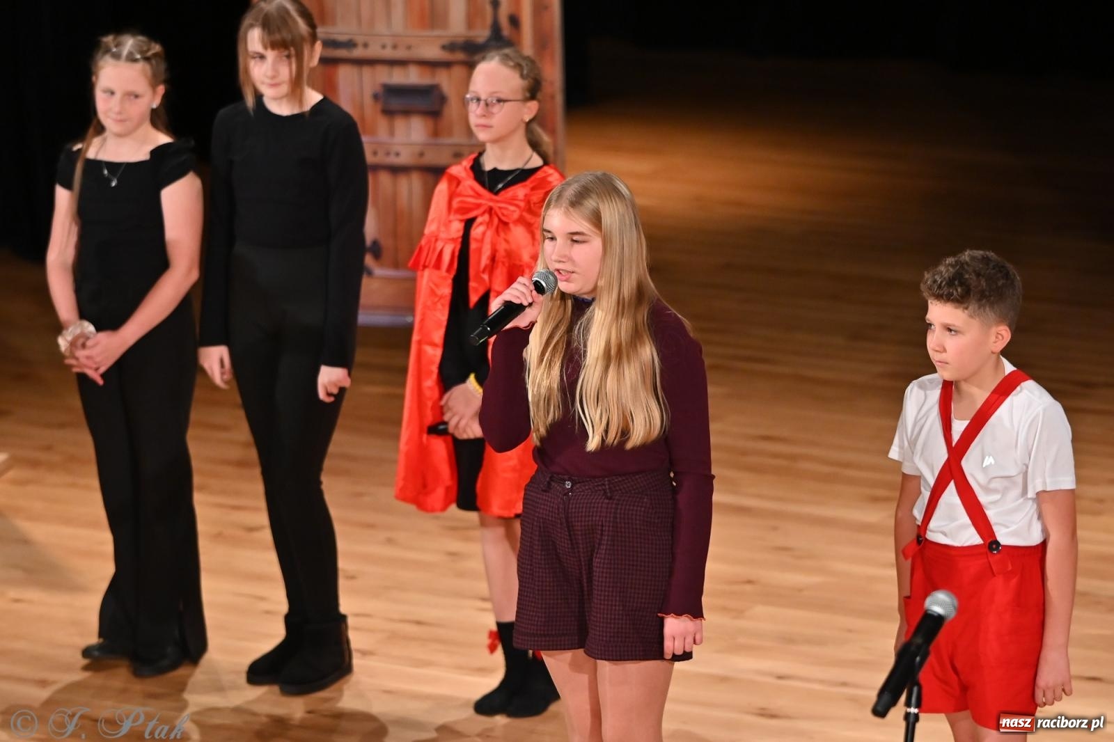 Zdjęcie w galerii na portalu naszraciborz.pl: Miejskie obchody Dnia Edukacji Narodowej i jubileusz 125-lecia SP 5 w Raciborzu wiadomości z regionu