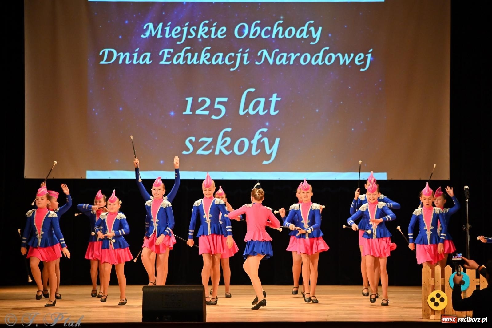 Zdjęcie w galerii na portalu naszraciborz.pl: Miejskie obchody Dnia Edukacji Narodowej i jubileusz 125-lecia SP 5 w Raciborzu wiadomości z regionu