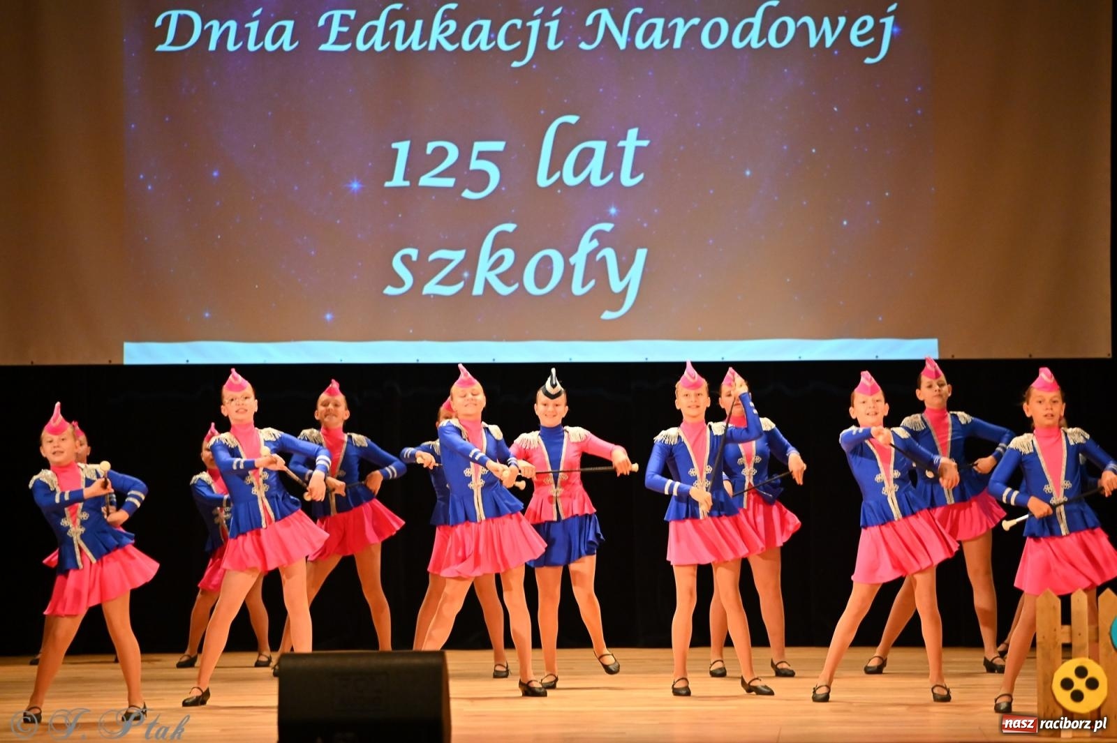 Zdjęcie w galerii na portalu naszraciborz.pl: Miejskie obchody Dnia Edukacji Narodowej i jubileusz 125-lecia SP 5 w Raciborzu wiadomości z regionu