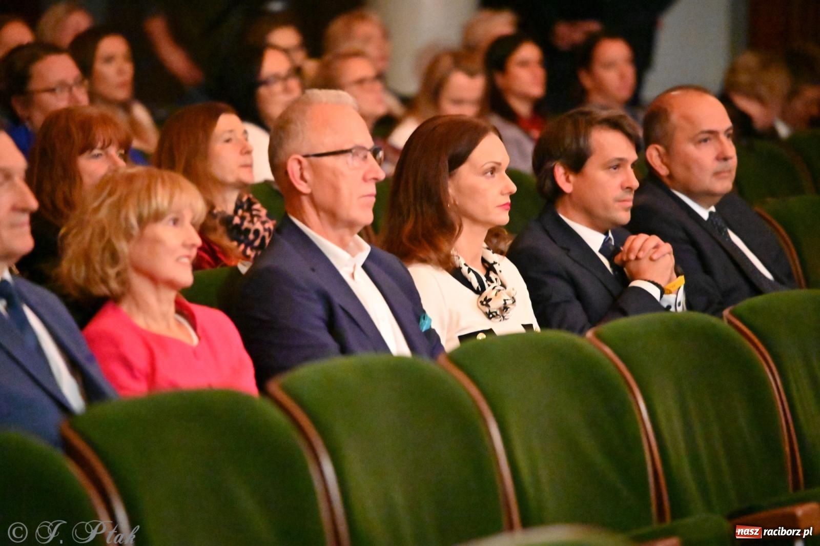Zdjęcie w galerii na portalu naszraciborz.pl: Miejskie obchody Dnia Edukacji Narodowej i jubileusz 125-lecia SP 5 w Raciborzu wiadomości z regionu