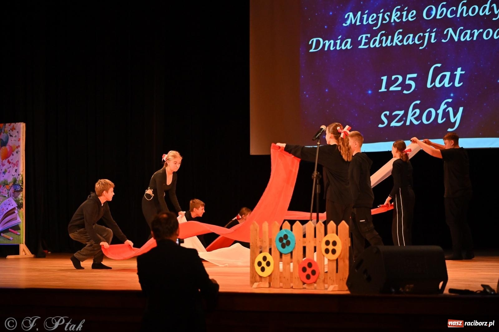 Zdjęcie w galerii na portalu naszraciborz.pl: Miejskie obchody Dnia Edukacji Narodowej i jubileusz 125-lecia SP 5 w Raciborzu wiadomości z regionu